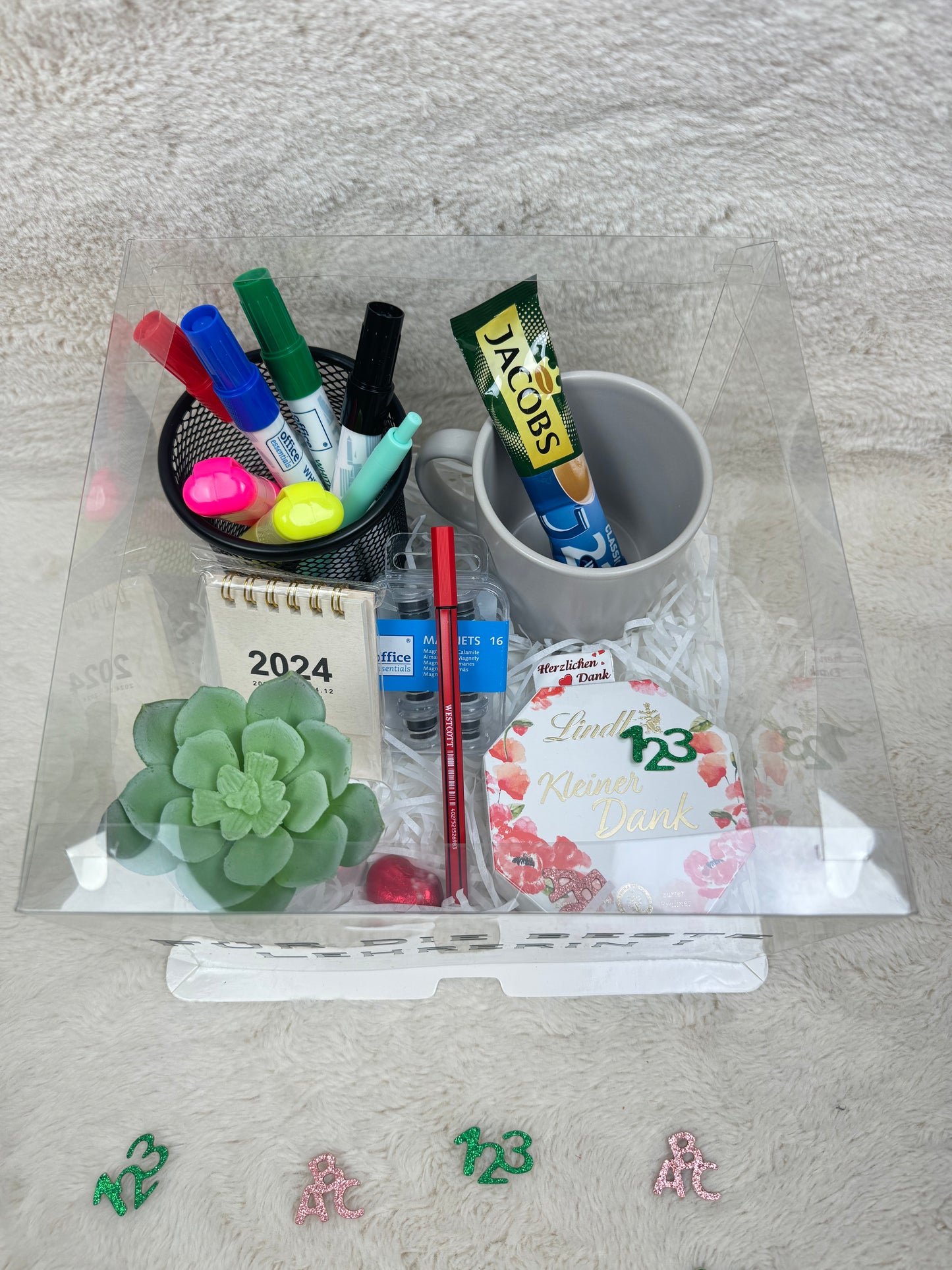 Lehrer/-in - Ein Dankeschön für die täglichen Heldentaten im Klassenzimmer - PureBox