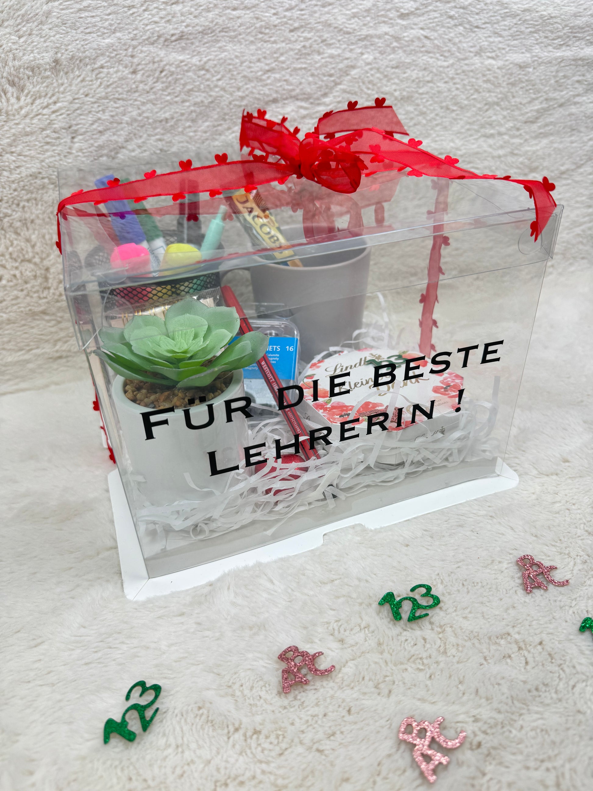 Lehrer/-in - Ein Dankeschön für die täglichen Heldentaten im Klassenzimmer - PureBox
